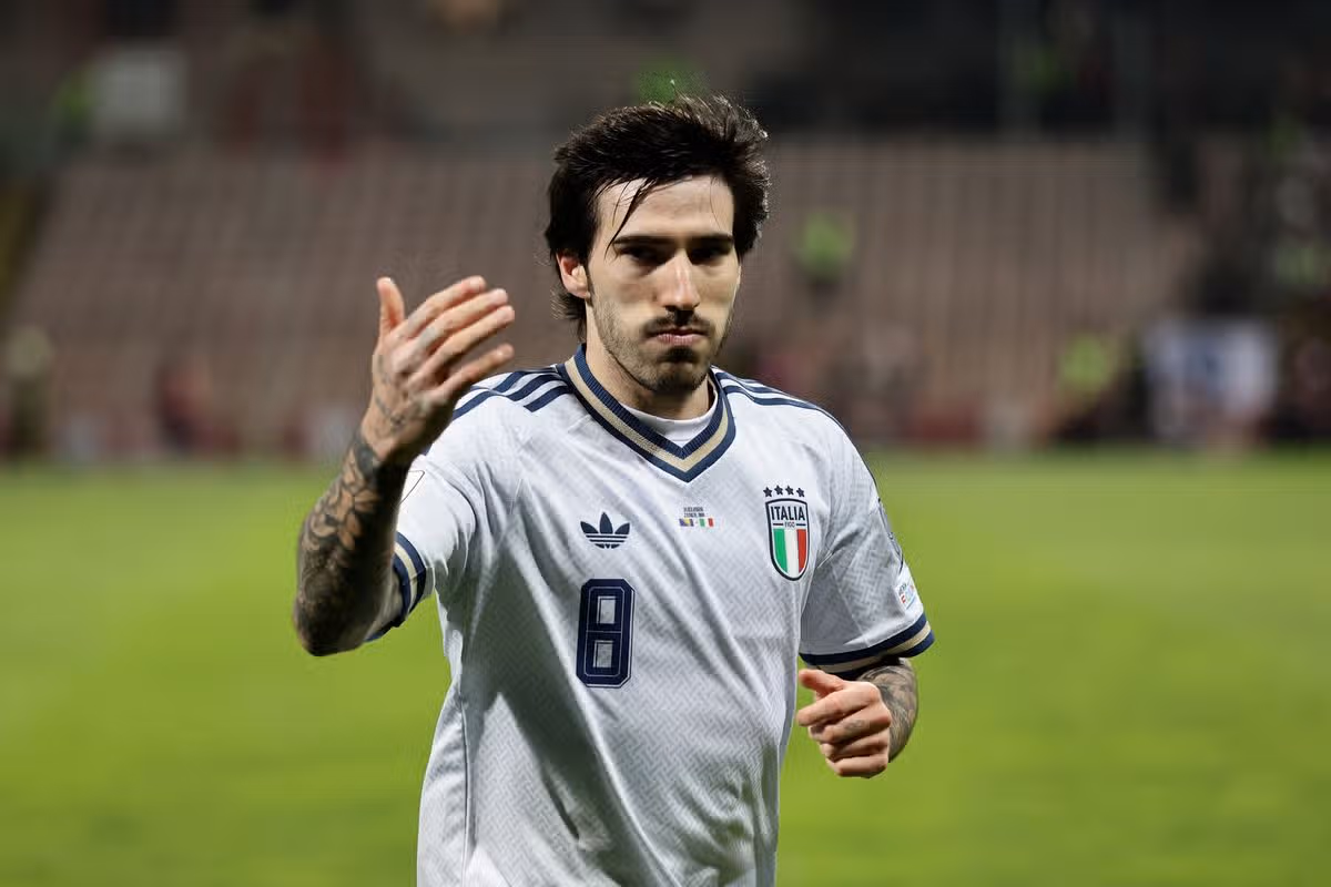 Sandro Tonali by mal hrať hlavnú úlohu s Mateusom Fernandesom pod vedením Roberta De Zerbiho v jeho novom vzhľade tímu Tottenham Hotspur.