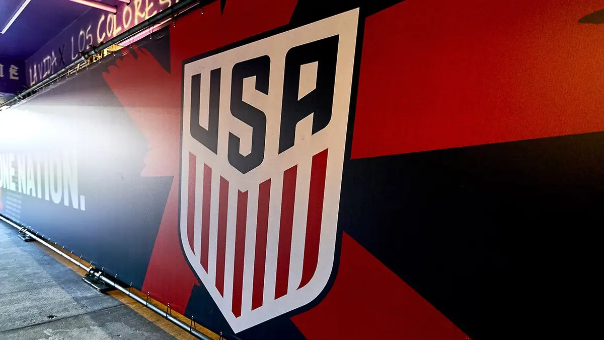 Vystavené logo erbu futbalovej federácie Spojených štátov amerických