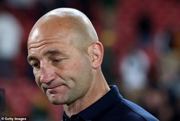 Hlavný tréner Anglicka Steve Borthwick prežije v sobotu v Ellis Parku ďalší ťažký deň