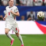 Elliot Anderson dokončil prestup do Manchestru City a začal kopať do konkurenčného United
