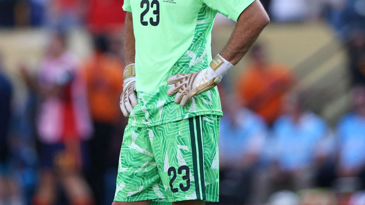 Emi Martinez hovorí, že po finálovej porážke Argentíny na majstrovstvách sveta vo futbale 2026 zvažuje medzinárodnú budúcnosť