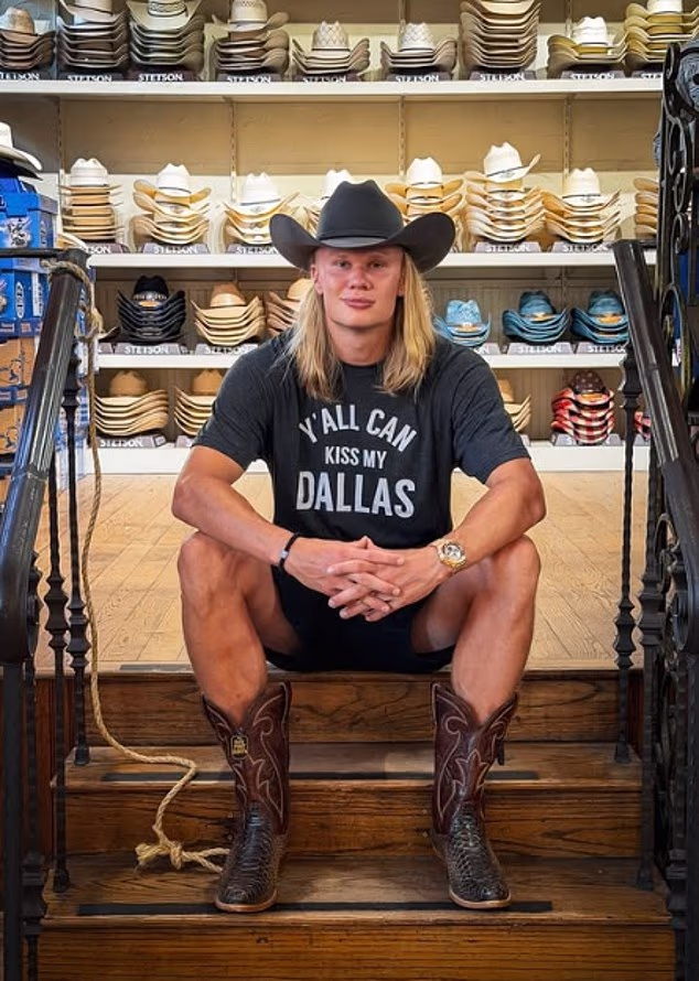 Erling Haaland údajne minul 10 000 dolárov na kovbojské vybavenie a suveníry z Texasu na majstrovstvách sveta