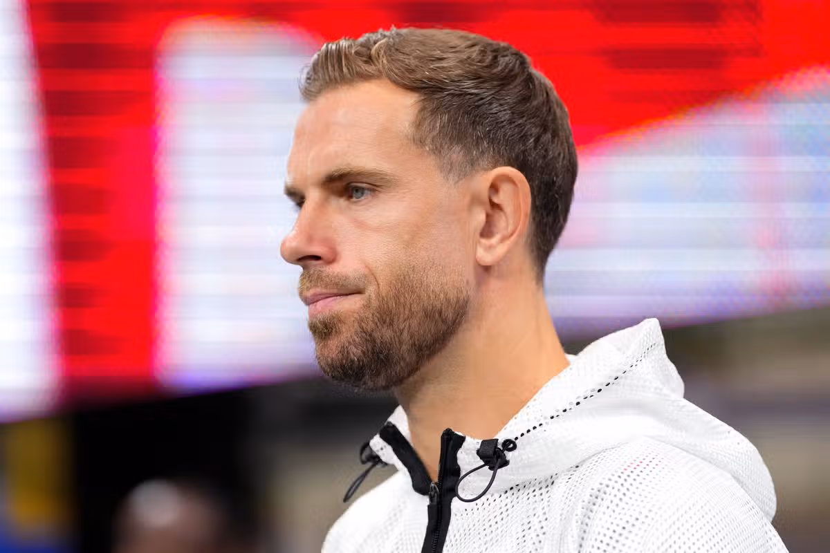 ATLANTA, GRUZÍNSKO - JÚL 01: Jordan Henderson z Anglicka sa pozerá počas zápasu 32. kola Svetového pohára FIFA 2026 medzi Anglickom a Kongom DR na štadióne Atlanta 1. júla 2026 v Atlante, Spojené štáty americké. (Foto od Europa Press Sports/Europa Press cez Getty Images)