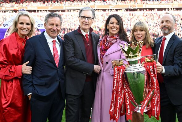 Majitelia Liverpoolu s trofejou Premier League