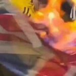 Fanúšikovia Argentíny zachytili horiacu vlajku Union Jack pred anglickým semifinále | Futbal | Šport
