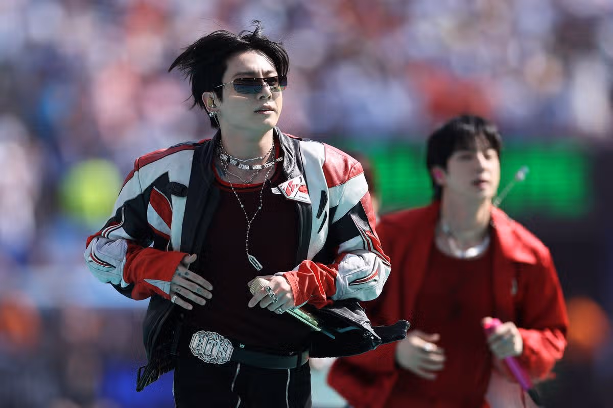 Jung Kook z BTS vystupuje počas finálového zápasu FIFA World Cup 2026