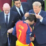 Ferran Torres sa na prehliadke Svetového pohára FIFA zjavne vysmieva Donaldovi Trumpovi slovami „Urobte Španielsko opäť skvelým“.