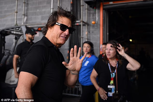 Tom Cruise viedol superhviezdy, ktoré v nedeľu predčasne pricestovali na finále majstrovstiev sveta medzi Španielskom a Argentínou na štadióne MetLife v New Jersey.