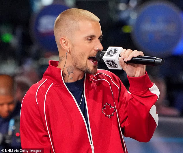 Justin Bieber patrí medzi hudobné superhviezdy, ktoré vystupujú v nedeľu v polčase