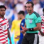 Weston McKinnie hľadí na rozhodcu