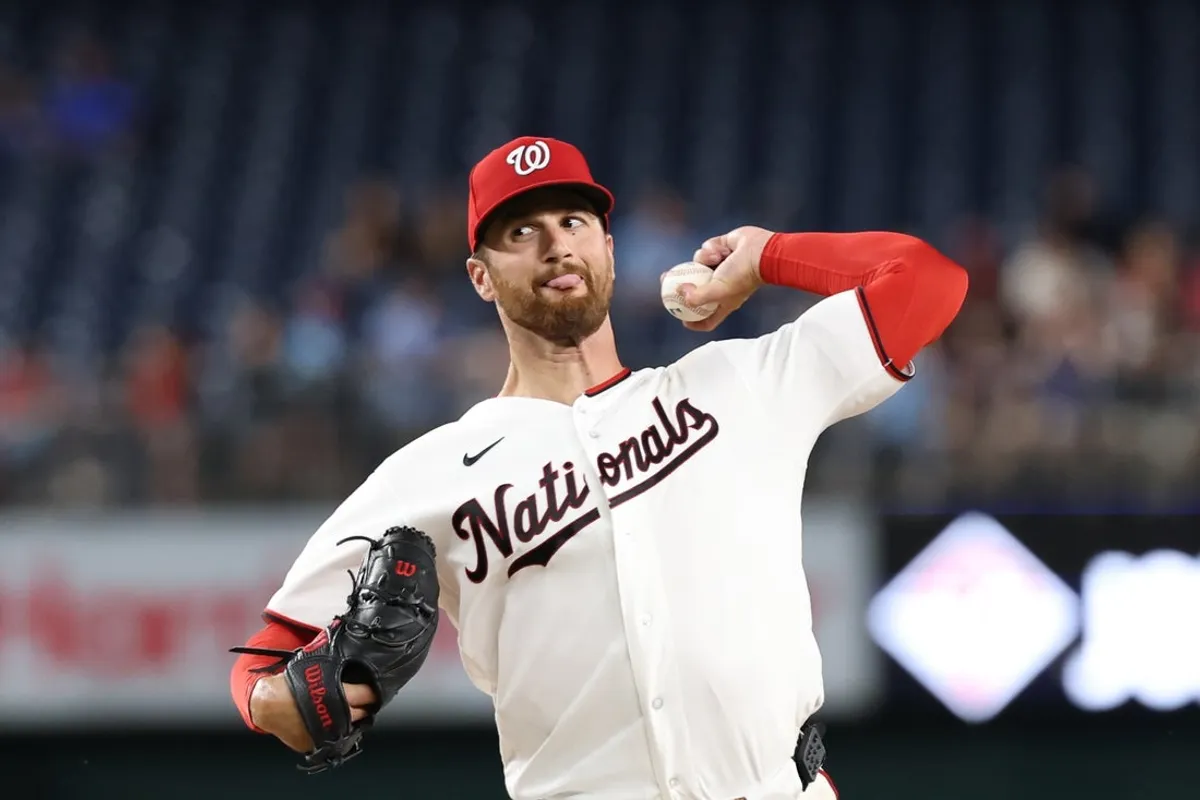 22. júna 2026; Washington, District of Columbia, USA; Počiatočný nadhadzovač Washington Nationals Foster Griffin (22) nastúpi proti Philadelphii Phillies počas siedmej zmeny v Nationals Park. Povinný kredit: Geoff Burke-Imagn Images