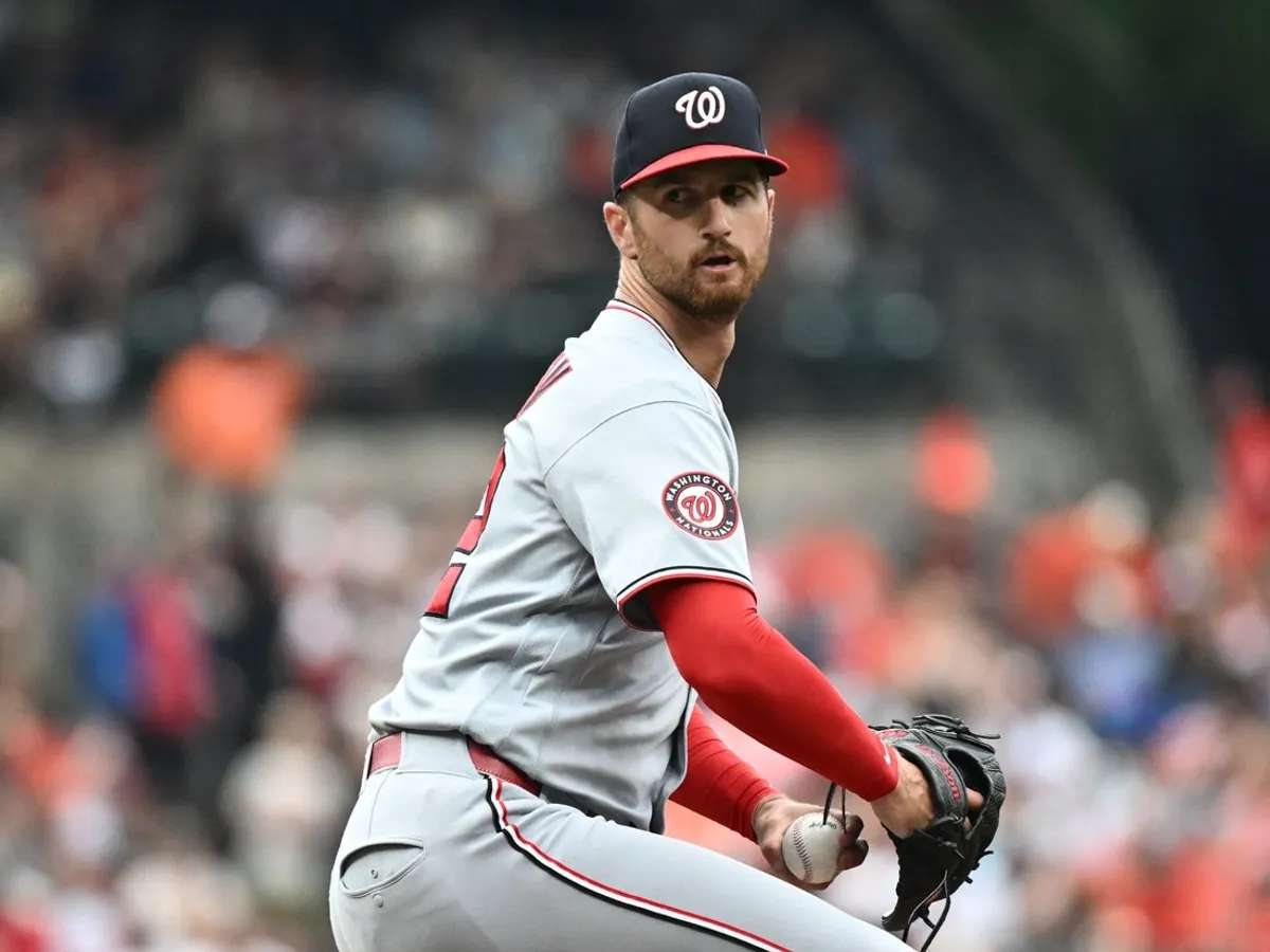 27. júna 2026; Baltimore, Maryland, USA; Nadhadzovač Washington Nationals Foster Griffin (22) predvedie nadhoz počas prvej zmeny proti Baltimore Orioles v Oriole Park v Camden Yards. Povinný kredit: James A. Pittman-Imagn Images