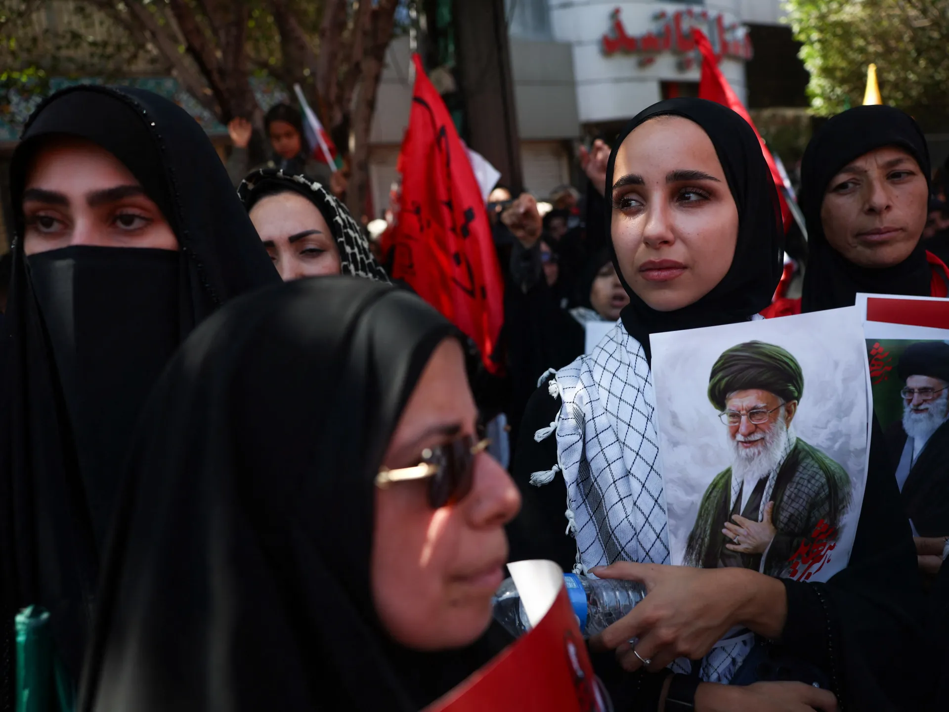 Fotografie: Irán pochová zabitého najvyššieho vodcu na vyvrcholení masového pohrebu | Americko-izraelská vojna proti Iran News