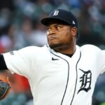 DETROIT, MICHIGAN – 5. MÁJ: Framber Valdez č. 59 z Detroit Tigers nadhodil ihrisko v tretej smene zápasu proti Boston Red Sox v Comerica Parku 5. mája 2026 v Detroite, Michigan. (Foto: Mike Mulholland/Getty Images)
