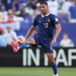 France D William Saliba odchádza so zranením, nahradil ho Maxence LaCroix