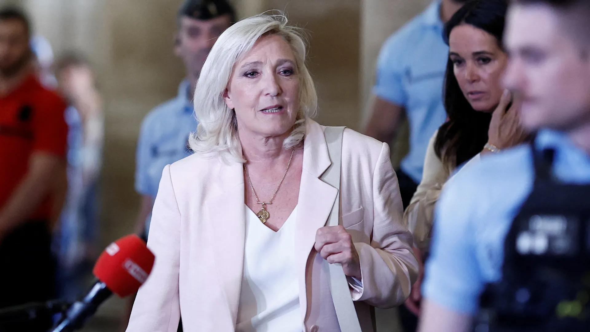 Francúzka Marine Le Penová musí po rozhodnutí o odvolaní nosiť štítok na členkoch | Súdne správy
