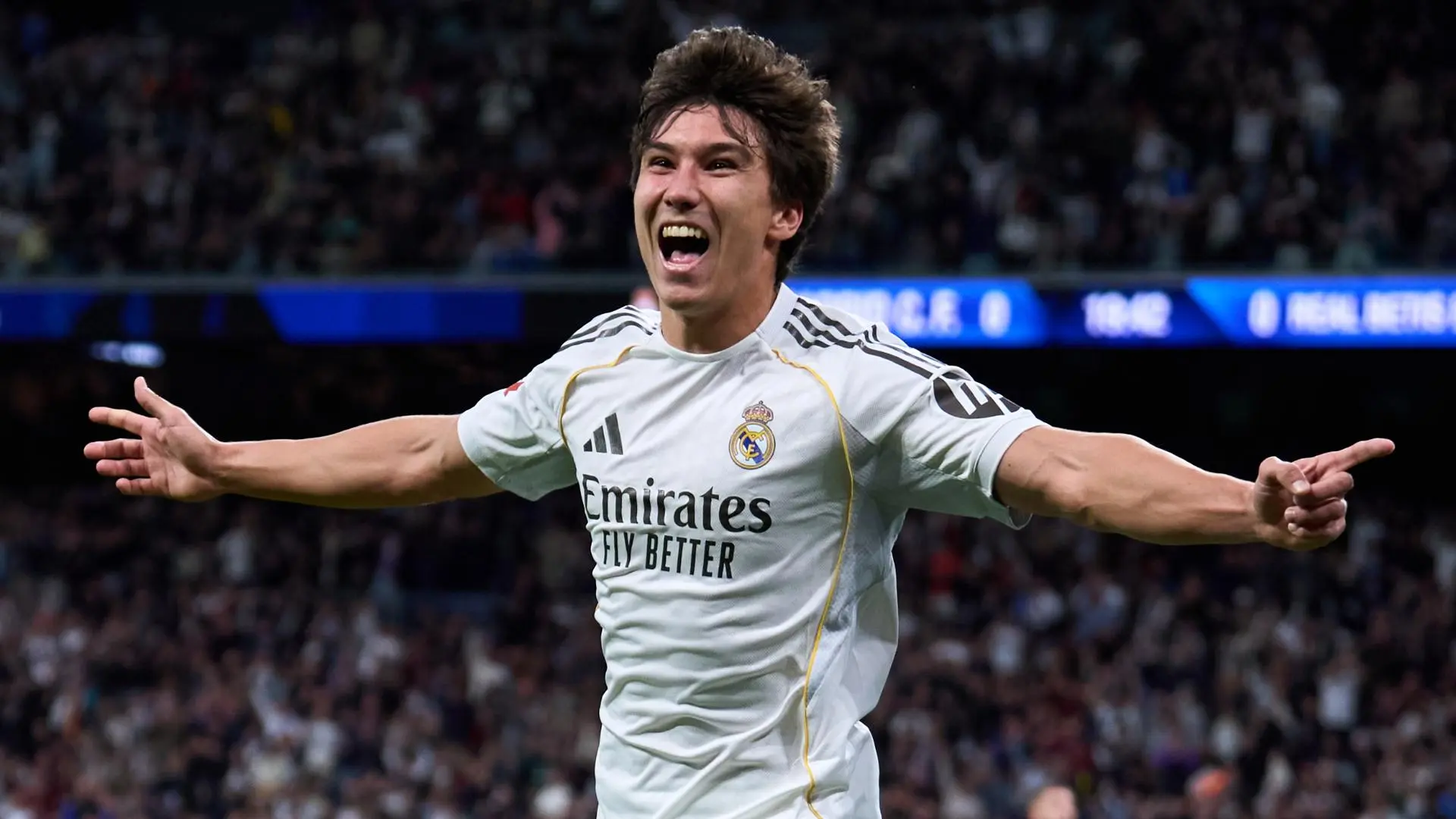 Gonzalo Garcia oslavuje v drese Realu Madrid počas zápasu.