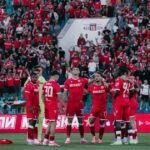 Futbalový zápas Spojeného kráľovstva prerušený, pretože prepuklo násilie a hviezdy boli nútené opustiť ihrisko | Futbal | Šport