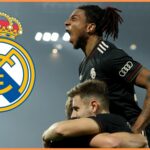 Michael Olise oslavuje a logo Realu Madrid