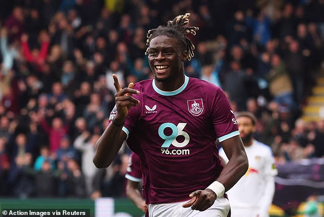 Galatasaray naďalej rokuje s Burnley o navrhovanej pôžičke pre Lesleyho Ugochukwu