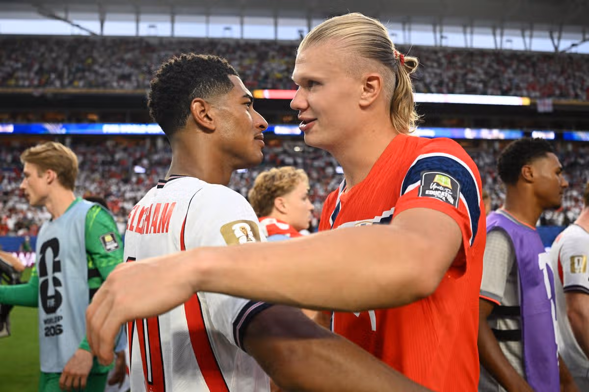 Angličania Erling Haaland a Jude Bellingham