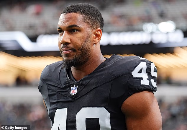 Hviezda Cowboys Charles Snowden bol suspendovaný na prvé tri zápasy sezóny