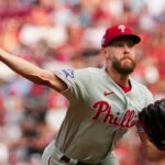 7. júla 2026; Cincinnati, Ohio, USA; Nadhadzovač Philadelphie Phillies Zack Wheeler hádže proti Cincinnati Reds v druhej smene v Great American Ball Park. Povinný kredit: Aaron Doster-Imagn Images