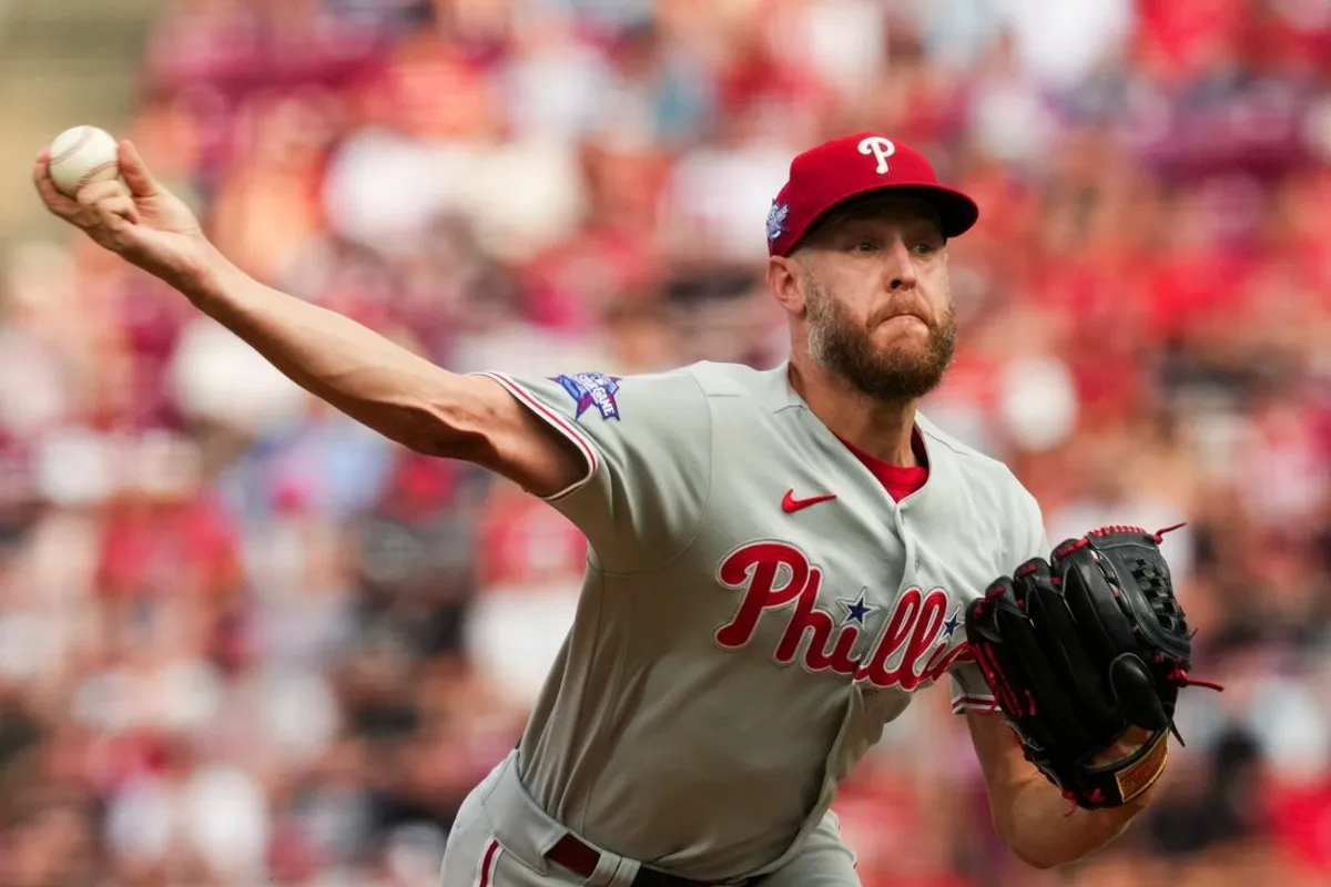 7. júla 2026; Cincinnati, Ohio, USA; Nadhadzovač Philadelphie Phillies Zack Wheeler hádže proti Cincinnati Reds v druhej smene v Great American Ball Park. Povinný kredit: Aaron Doster-Imagn Images