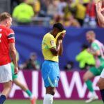 Hviezdy svetového pohára odmietajú nastúpiť na palubu lietadla, keďže cestuje iba jeden hráč | Futbal | Šport
