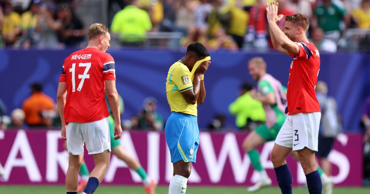 Hviezdy svetového pohára odmietajú nastúpiť na palubu lietadla, keďže cestuje iba jeden hráč | Futbal | Šport