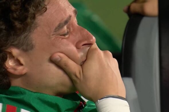 Guillermo Ochoa sa na lavičke Mexika rozplakal