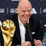 Gianni Infantino hovorí s médiami