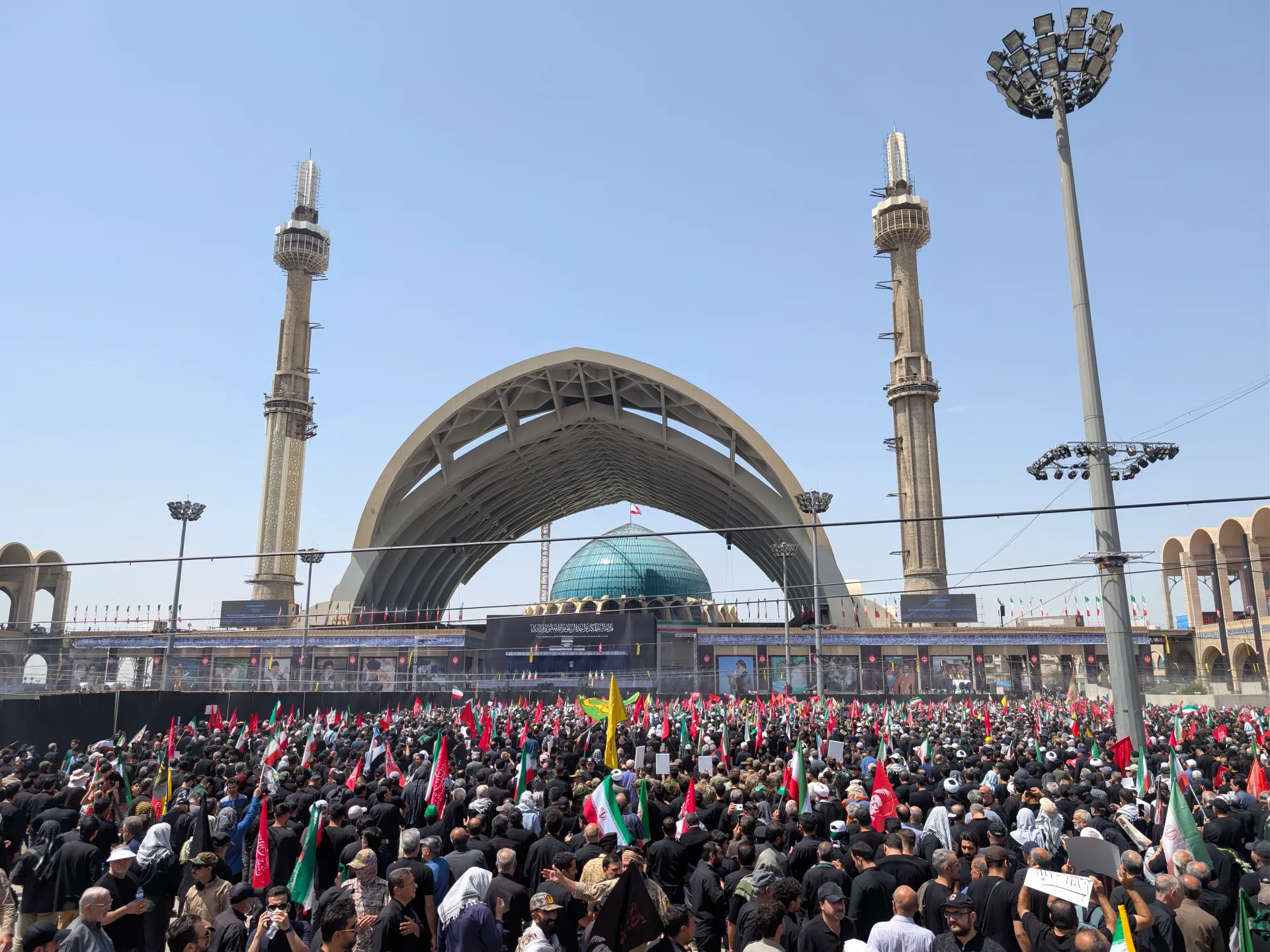 Irán propaguje posolstvo kontinuity a pomsty pri spomienke na Chameneího | Správy zboru islamských revolučných gárd