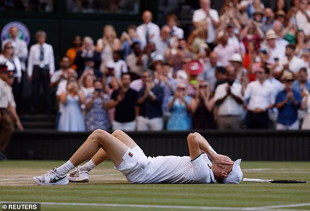 Jannik Sinner vyhral Wimbledon: Najlepší nasadený porazil vo finále mužov Alexandra Zvereva a získal tituly po sebe