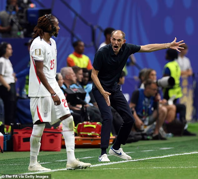 Thomas Tuchel nalieha na Anglicko, aby obhajovalo Djeda Spencea proti Kongu DR