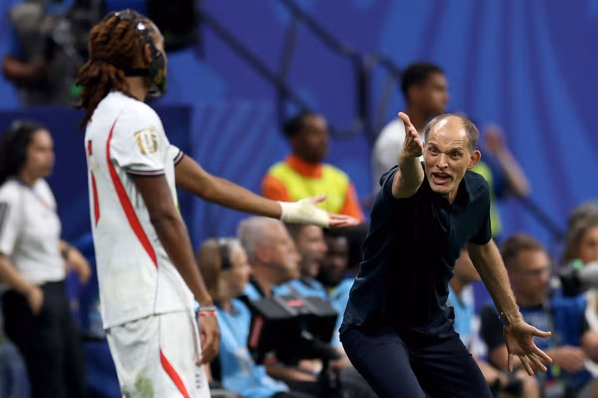 Thomas Tuchel kričí na Djeda Spencea