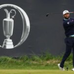 17. júla 2025; Portrush, IRL; Jon Rahm odpaluje na prvej jamke počas prvého kola golfového turnaja The 153rd Open Championship v Royal Portrush. Povinný kredit: Mike Frey-Imagn Images