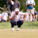 9. mája 2026; Sterling, Virgínia, USA; Jon Rahm zaradil pat počas tretieho kola golfového turnaja LIV Golf Virginia v Trump National Golf Club. Povinný kredit: John (Jack) Power-Imagn Images