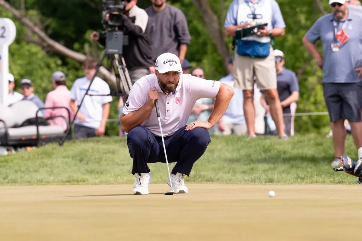 9. mája 2026; Sterling, Virgínia, USA; Jon Rahm zaradil pat počas tretieho kola golfového turnaja LIV Golf Virginia v Trump National Golf Club. Povinný kredit: John (Jack) Power-Imagn Images