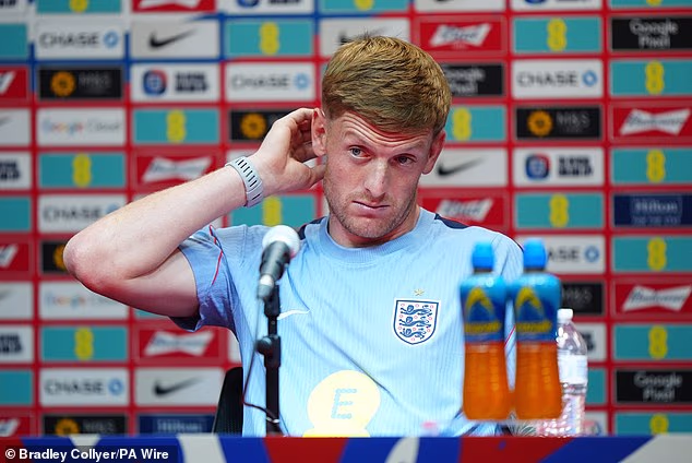 Jordan Pickford požiadal anglických fanúšikov, aby zabudli na históriu a sústredili sa na futbal proti Argentíne