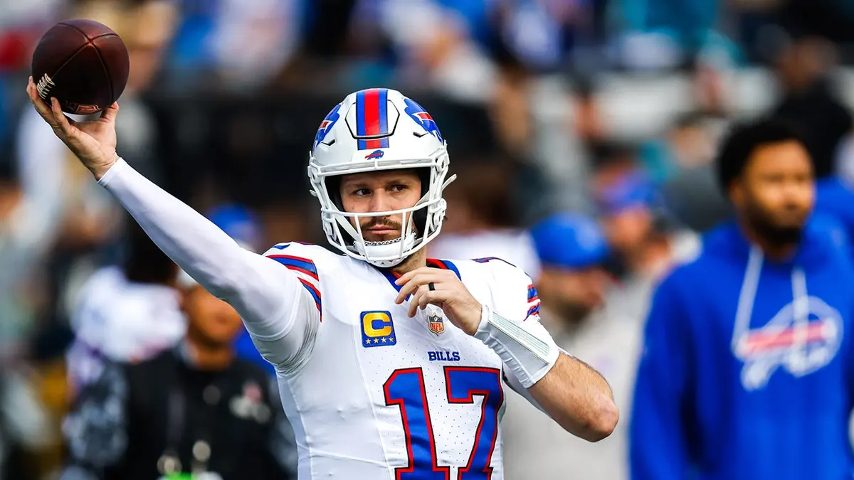 Josh Allen sa zahrieva pred prvou štvrtinou zápasu