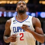 Kawhi Leonard hrá proti Trail Blazers