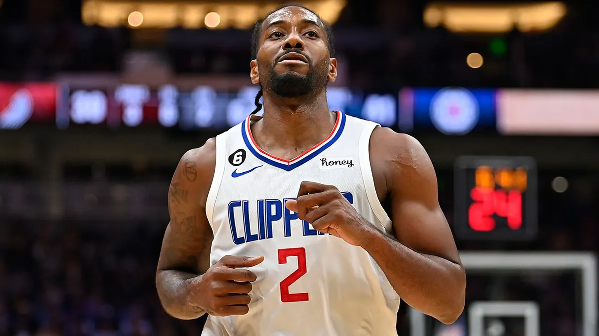 Kawhi Leonard hrá proti Trail Blazers