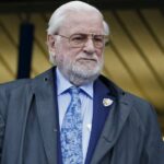 Ken Bates zomrel, keď fanúšikovia vzdávali nóbl hold bývalému šéfovi Chelsea a Leedsu | Futbal | Šport