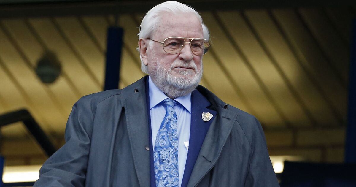 Ken Bates zomrel, keď fanúšikovia vzdávali nóbl hold bývalému šéfovi Chelsea a Leedsu | Futbal | Šport