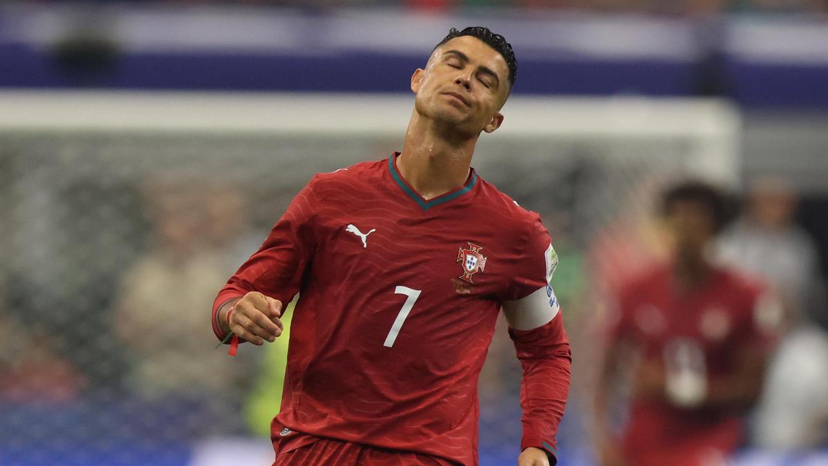 Koľko dotykov mal Ronaldo v prvom polčase počas zápasu osemfinále medzi Portugalskom a Španielskom na majstrovstvách sveta vo futbale?