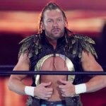 Kenny Omega vstupuje do wrestlingového ringu v Tokyo Dome