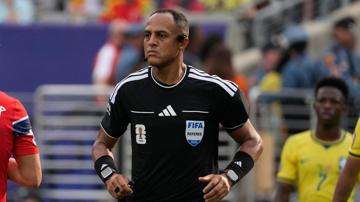 Kto je Ismail Elfath, Messiho obľúbený rozhodca zodpovedný za semifinále FIFA World Cup 2026 Anglicko proti Argentíne?