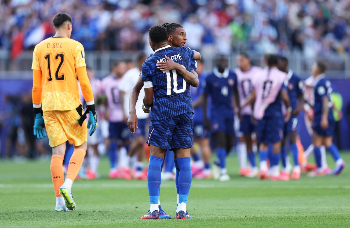Kylian Mbappé informuje Florentina Pereza, že presvedčil Michaela Oliseho, aby prestúpil do Realu Madrid