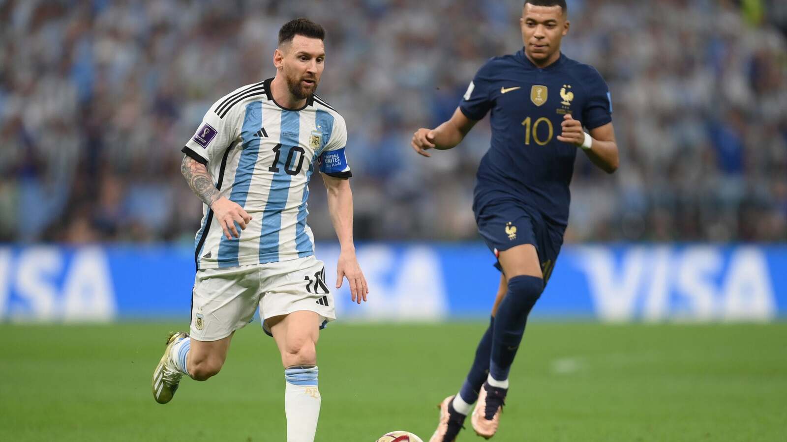 Kylian Mbappe vysvetľuje, prečo si myslí, že Lionel Messi môže stále vyhrať zlatú kopačku MS 2026